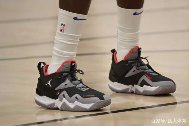 英超综合：曼联客场小胜切尔西