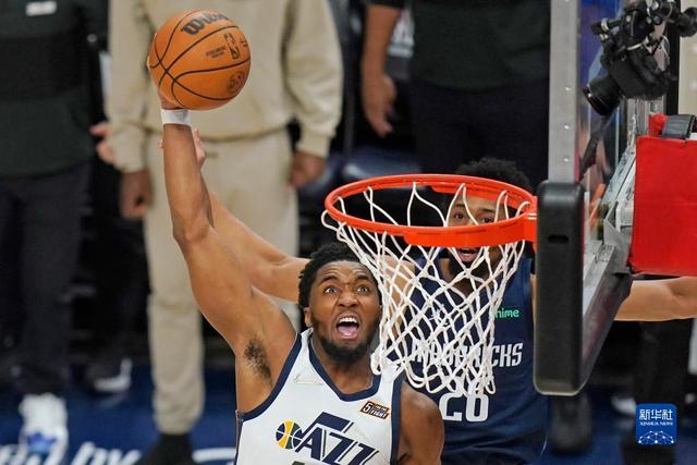 CBA罚单：黄荣奇停赛3场罚款15万 崔永熙罚2万